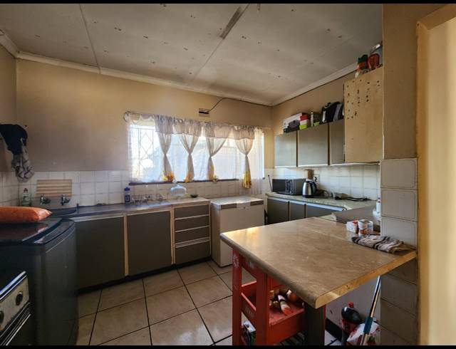 1 BEDROOM FLAT FOR SALE IN VANDERBIJLPARK CE 2